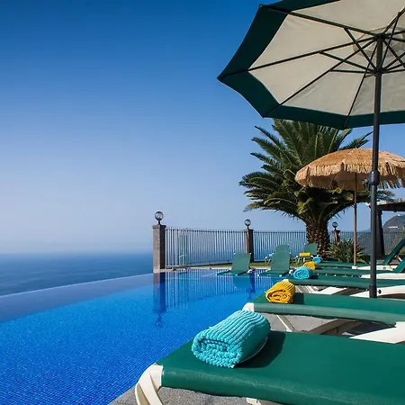 Ocean Cliff Villa *
