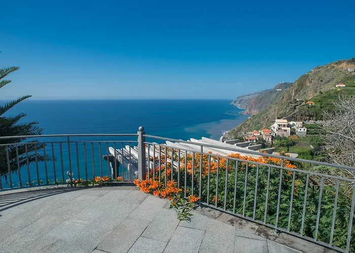 Ocean Cliff Ponta do Sol (Madeira)